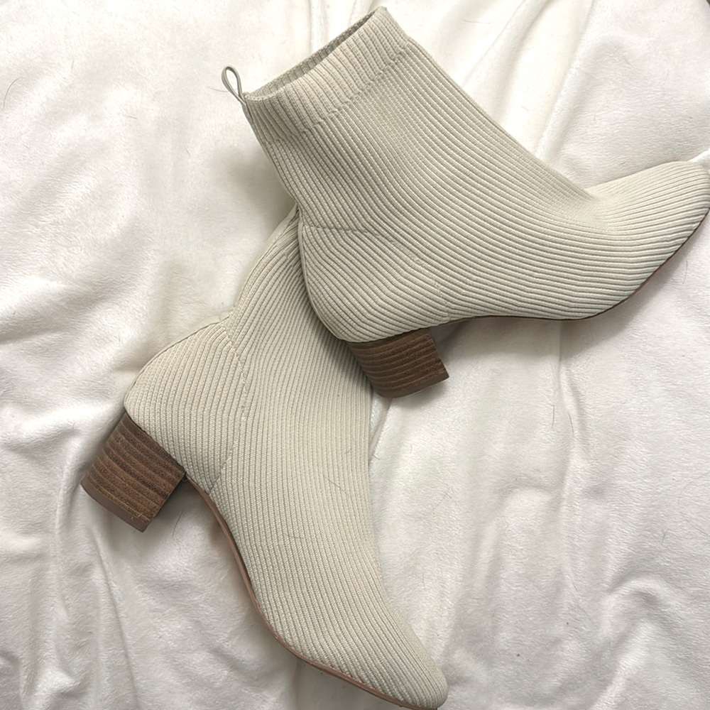 Joie Knit Cream Booties size 8.5 women’s